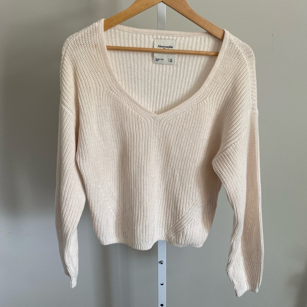 Abercrombie & Fitch Cream V-Neck Sweater XS